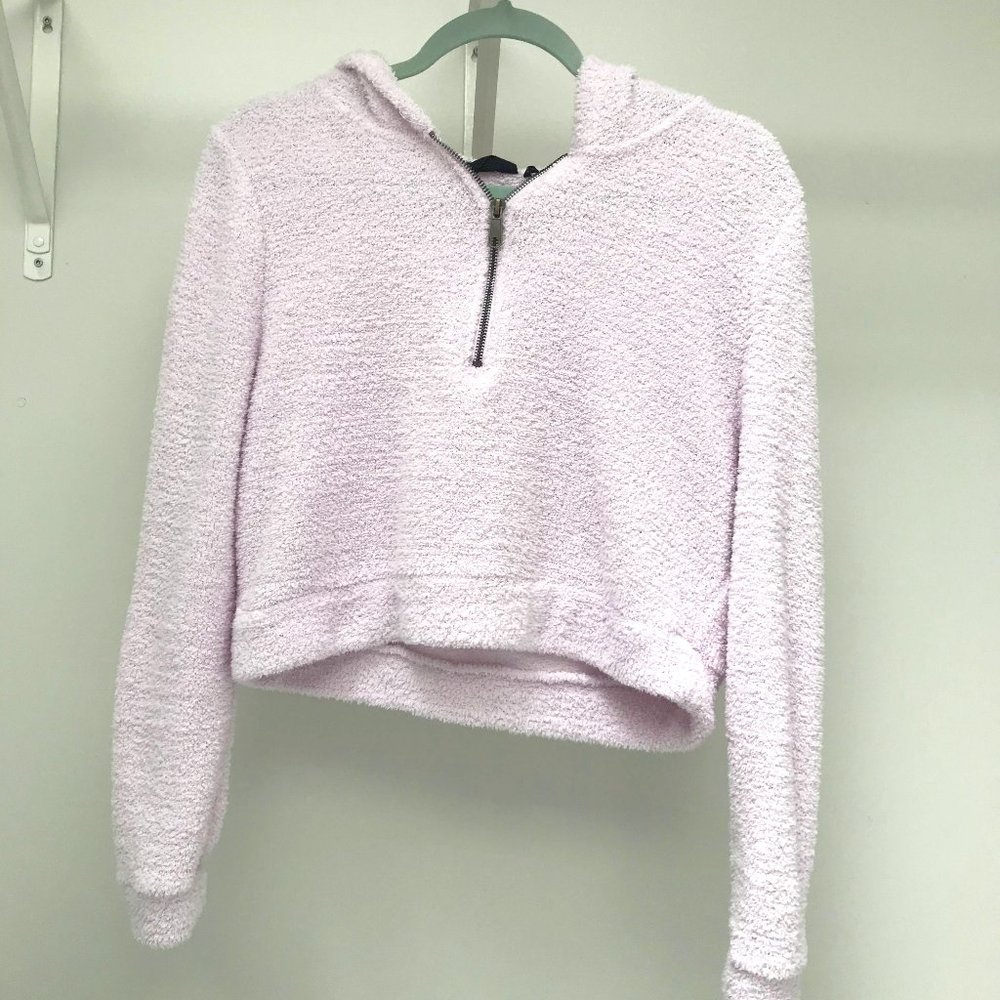 UO Cropped Fluffy Sweater
